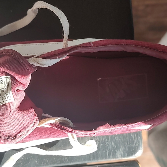 Vans - Picture 7 of 8